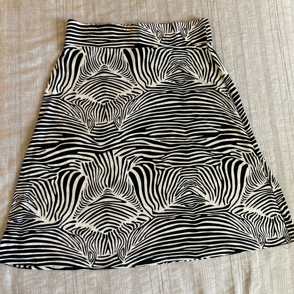 Merona Black and White A-Line Knee-Length Zebra Skirt size small. EUC